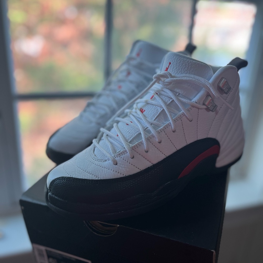 Size 6.5y only worn twice they are too big. Comes with box.